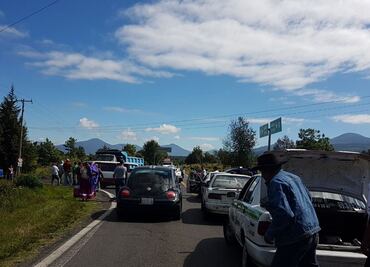 Bloquean habitantes accesos a Paracho tras crimen de edil