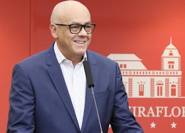 Ministro de Venezuela acusa a EU de "inventar un show" con retención de periodistas