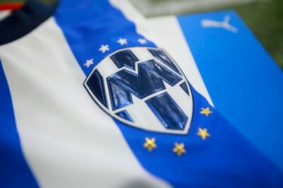 Diputado regala jersey del Mundial de Clubes de Rayados