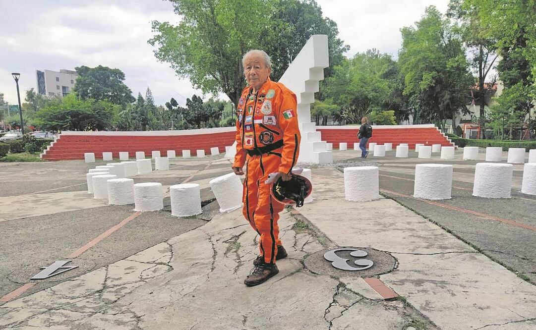El último viaje al extranjero que realizó el rescatista, de 76 años, fue en julio de 2021, para apoyar en labores en los apartamentos en Surfside, en Florida, donde fallecieron 98 personas. Foto: Luis Carlos Rodríguez/ EL UNIVERSAL.