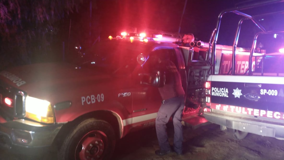 Personal de la Policía Municipal, Estatal, Guardia Nacional y Ejército acordonaron la zona, mientras bomberos trabajan en el lugar de la explosión. Foto: Especial