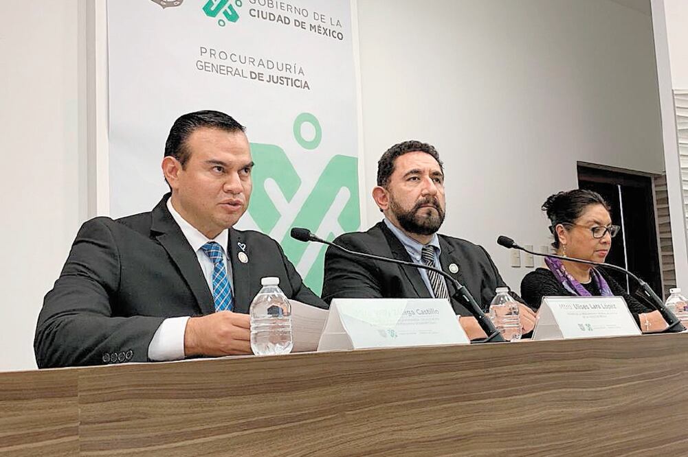 La fiscalía investiga al conductor del taxi que abordó la joven, así como a pobladores de la zona e incluso personas que se hayan trasladado al lugar en donde fue encontrada, comentó Willy Zúñiga. Foto/ESPECIAL