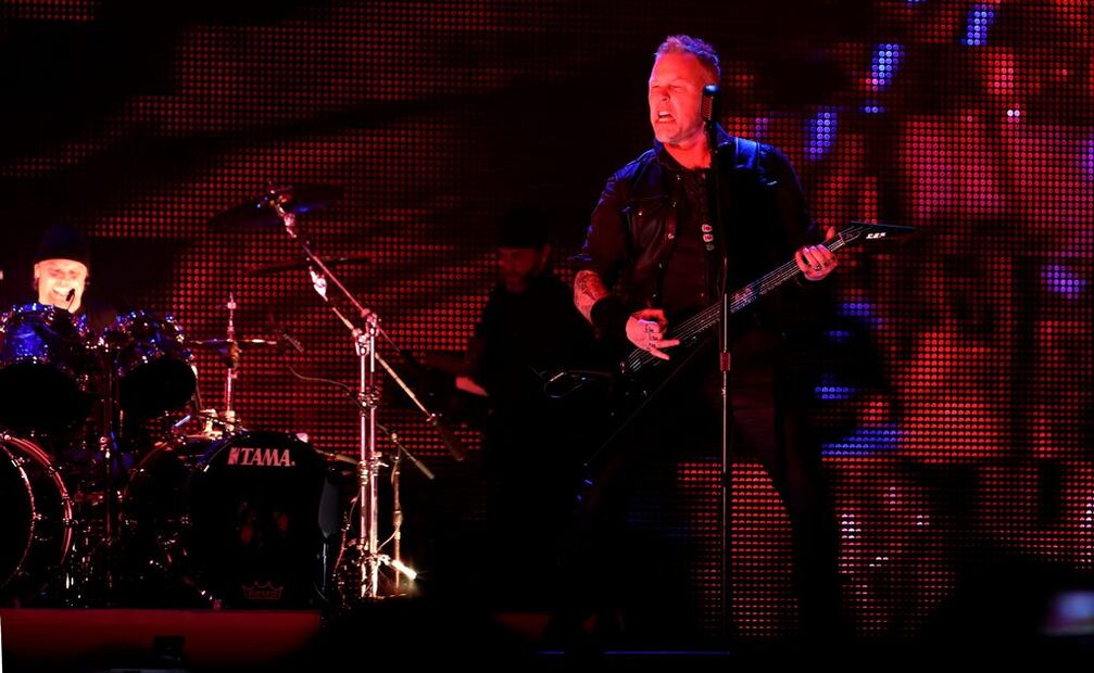 El repertorio que presentaron en esta su primera de tres actuaciones en el Foro Sol incluyó temas de su reciente álbum y los más emblemáticos que tienen, entre ellos "One", "Fade to Black " y "Fight fire whit fire".