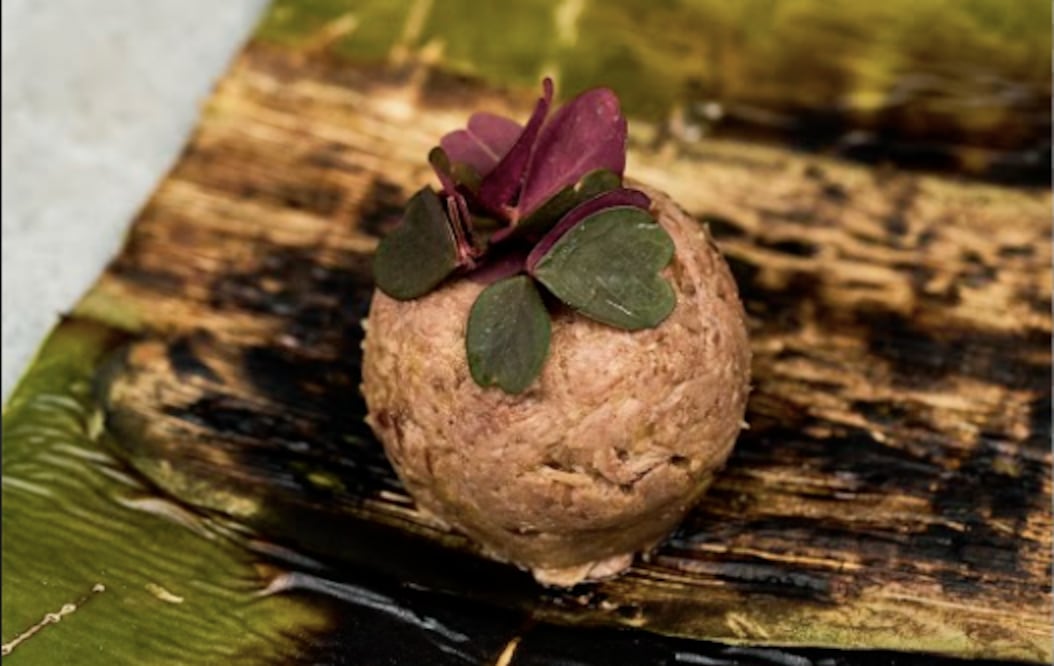 Mixiote de short rib del restaurante Autor en Conrad Tulum. Foto: Cortesía