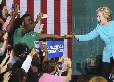 Votaciones adelantadas favorecen a Hillary Clinton, según reporte de AP