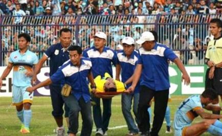 Muere portero tras chocar con su compañero en Indonesia