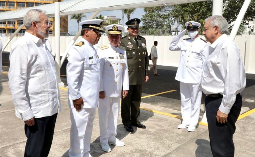 El presidente Andrés Manuel López Obrador encabezó el Día de la Marina, en Veracruz. Foto: Especial 