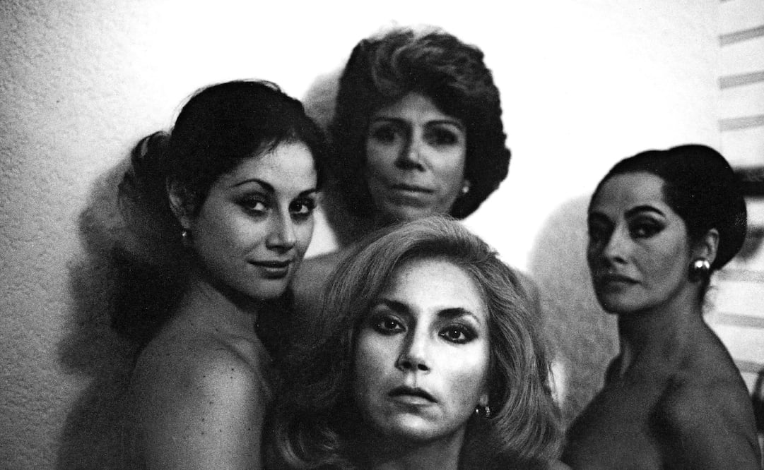 Angélica Aragón, July Furlong, Nancy Cárdenas (al fondo) y Nerina Ferrer en El día que pisamos la luna, obra de Cárdenas (1981). Foto: de CITRU