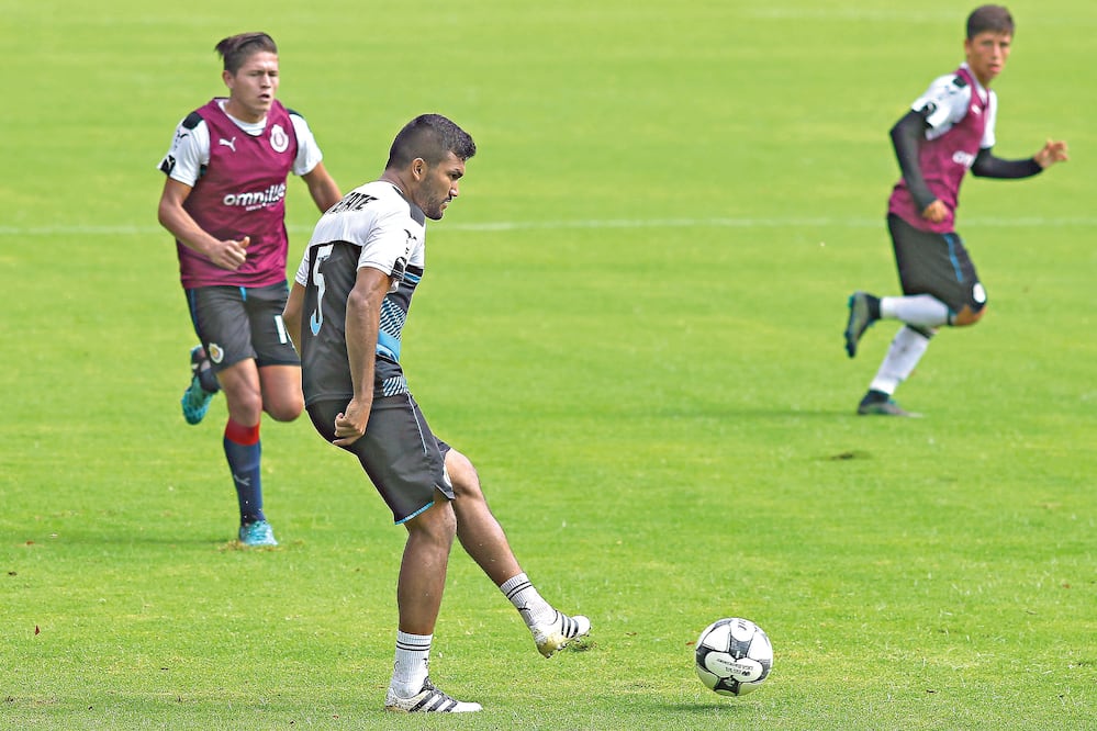 El Rebaño utilizó la práctica de ayer para perfeccionar pases en corto (JORGE BARAJAS. IMAGO7)