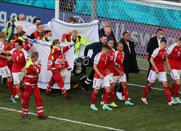 Christian Eriksen está estable y seguirá internado en el hospital