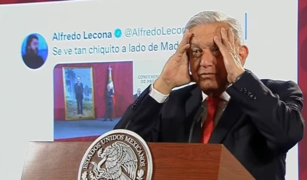 AMLO exhibe “pifia” de Alfredo Lecona sobre Madero y Martí; él periodista reacciona con foto de parodia