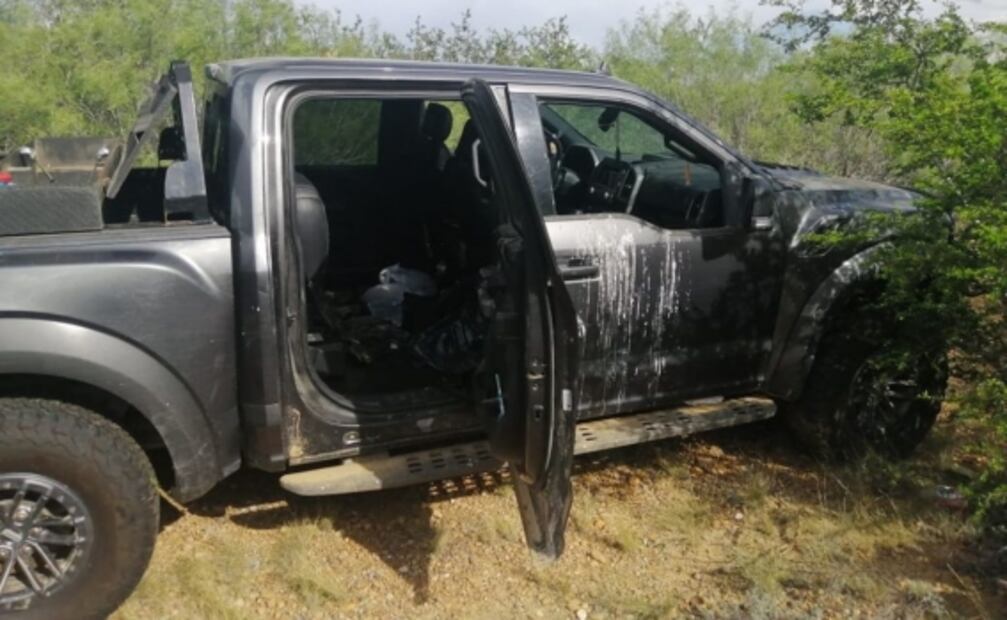 Decomisan drogas, armas y lanza granadas escondidas entre maleza en Tamaulipas 