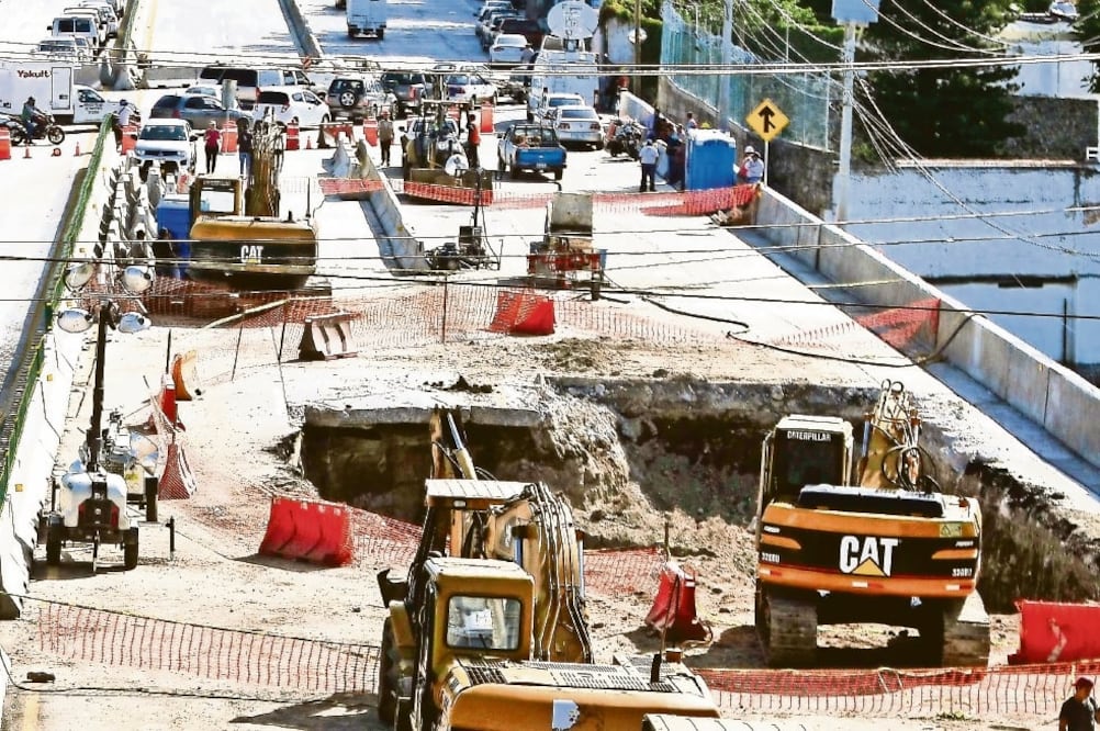 FALLAS. La bancada del PRD en San Lázaro dice que varias irregularidades pesan sobre la SCT, como el socavón en Cuernavaca (ARCHIVO EL UNIVERSAL)