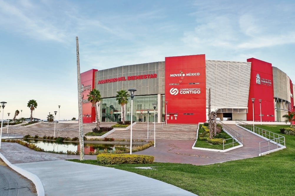 Aunque la construcción del inmueble fue una de las prioridades del gobierno de Roberto Borge, por el diseño del edificio no se puede instalar aire acondicionado, pese a estar a 40 grados centígrados. (ADRIANA VARILLAS. EL UNIVERSAL)