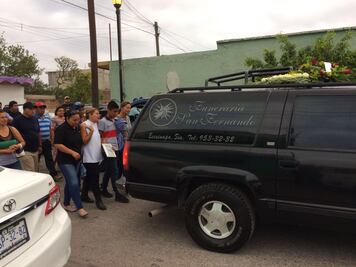 Con gritos de ¡justicia!, despiden a director del ISSSTE en Mazatlán