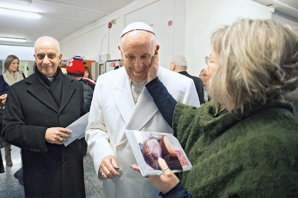 El Papa visitó Casa Iride, donde viven seis enfermos en estado vegetativo, en Roma (EFE)