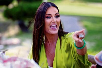 Lisa Barlow exalta a la mujer fuerte de la vida real