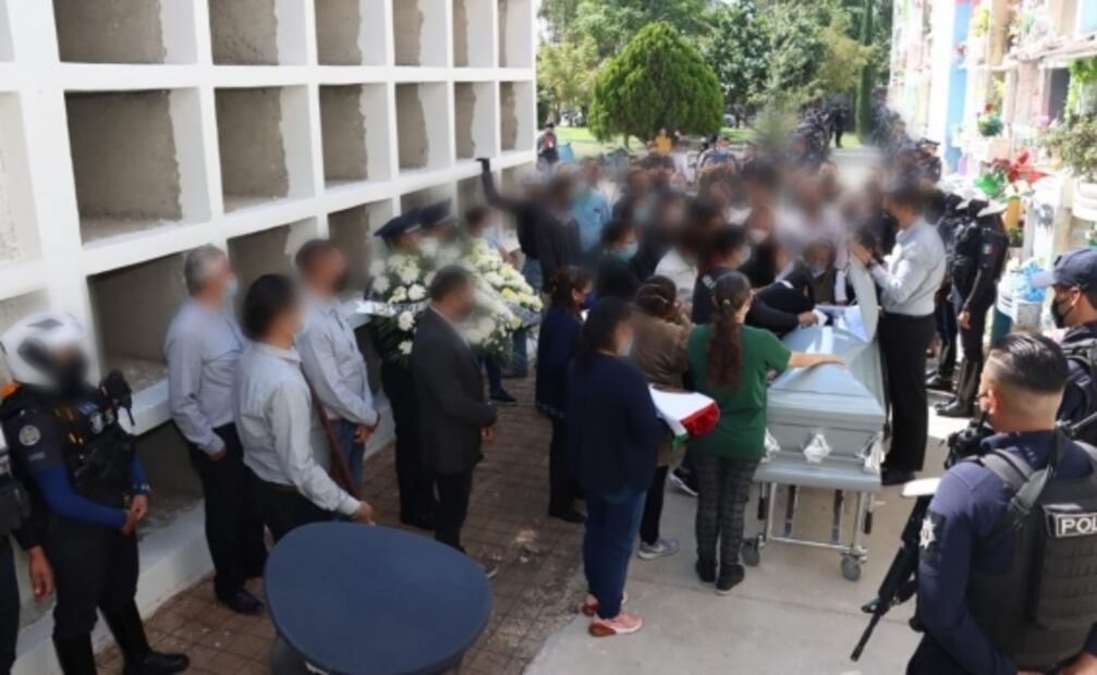 Dan último adiós a policía abatido en ataques a caseta policial en Guanajuato  