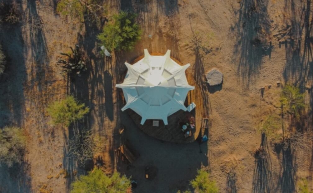 El campamento de lujo en una playa solitaria del mar de Cortés