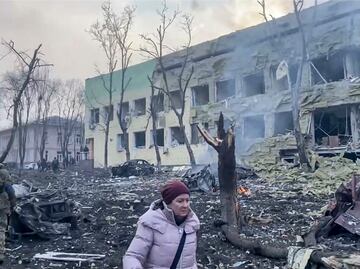 "¡Es una atrocidad!": Volodimir Zelensky difunde imágenes de hospital infantil atacado