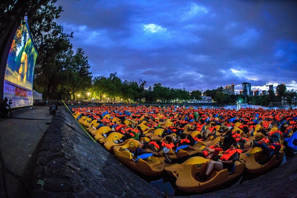 El 'lanchacinema' se realiza cada primer sábado del mes / Foto: Twitter Bosque de Chapultepec