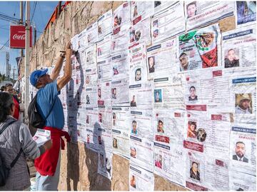 "Pega masiva da la Esperanza": Colectivos difunden cerca de 500 fichas de personas desaparecidas en Feria de Zacatecas