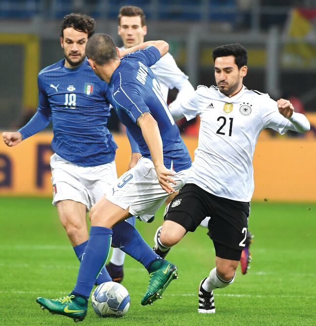 Poco futbol mostraron en San Siro estas dos potencias mundiales (DANIEL DAL ZENNARO. EFE)