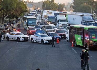 Transportistas bloquean y desquician el tránsito