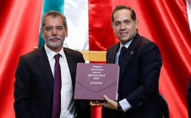Hacienda entrega paquete económico 2027; estima crecimiento de 1.5 a 2.5% y 2.6% del PIB a programas sociales