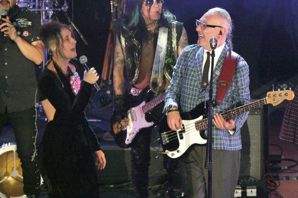 Sabo Romo interpretó nuevos temas con los invitados a escena. (CARLOS MEJÍA. EL UNIVERSAL)