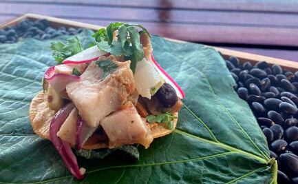 Tostadas de pescado con castacán, ayocotes y quelites