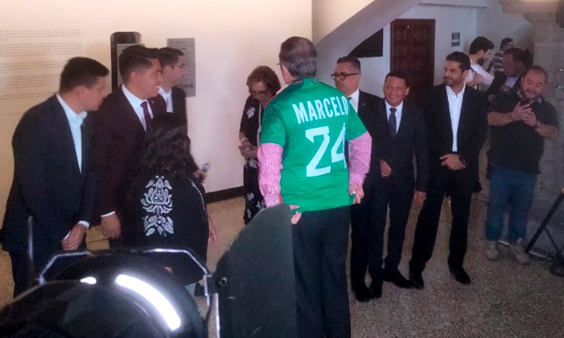 Marcelo Ebrard entregará una propuesta consistente en entregar una tarjeta bancaria a cada uno de los aspirantes para que puedan recibir donaciones económicas