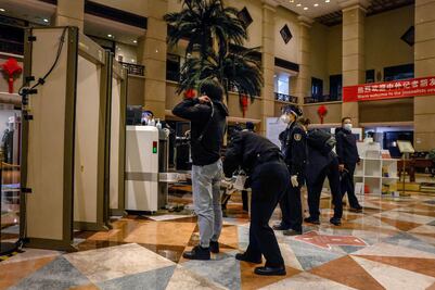 Entre flores, policía y PCR, Beijing se blinda antes del Congreso del Partido Comunista