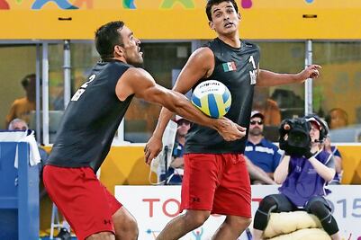Dupla de voleibol va sin complejos