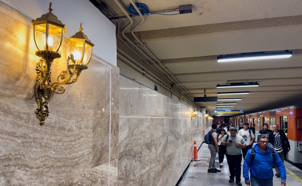 Candelabros y obras de remodelación en la estación del metro Hidalgo. Foto Hugo Salvador El Universal 