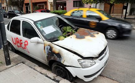 Destruyen 5 vehículos en Argentina en protesta contra Uber