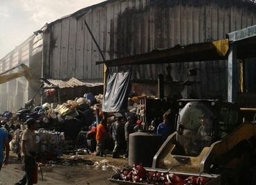 Incendio afecta 70% de planta recicladora en GAM