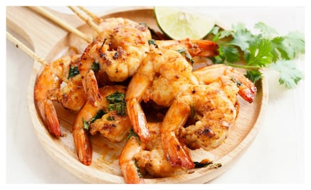 #RECETA Brochetas de camarón con salsa sriracha