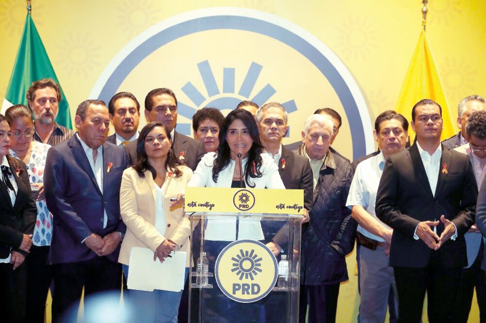 La presidenta nacional del partido del sol azteca, Alejandra Barrales Magdaleno, afirma que existe un acuerdo general de la dirigencia nacional para que no haya proceso interno hasta después de las elecciones de 2018 (ARCHIVO ELUNIVERSAL)