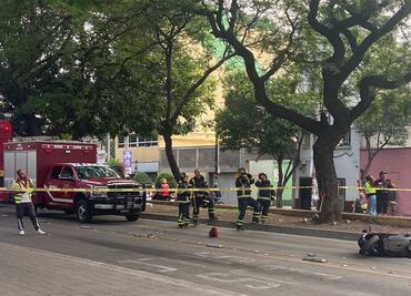 Muere motociclista y mujer resulta lesionada tras chocar con unidad de Metrobús en Calzada de los Misterios