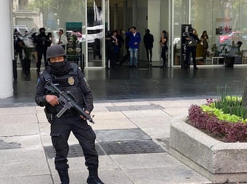 Realizan operativo en call center de Reforma; prestaban dinero y extorsionaban a personas, dice Sheinbaum