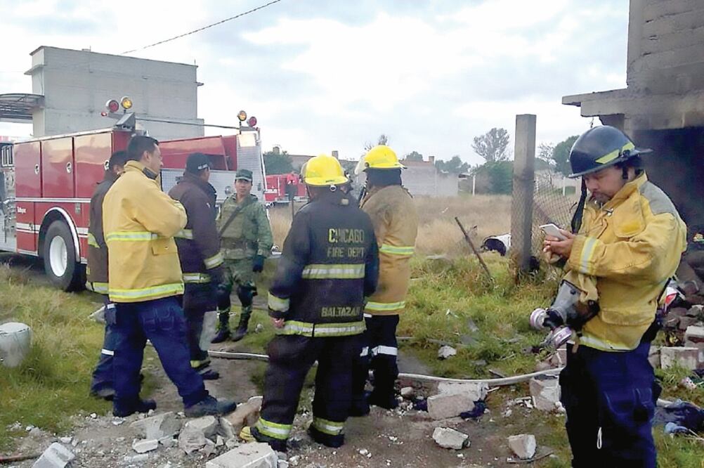 El estallido destruyó dos cuartos de unos 16 metros cuadrados cada uno, donde al parecer se almacenaban fuegos artificiales. (ESPECIAL)