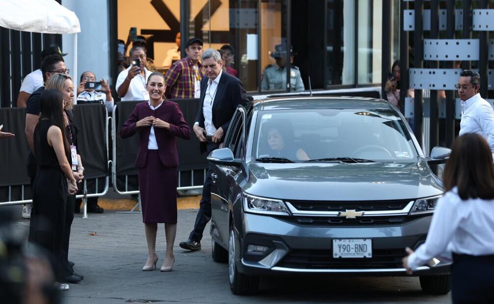 Claudia Sheinbaum llega a los Estudios Churubusco para participar en el segundo debate presidencial. Foto: Diego Simón / EL UNIVERSAL