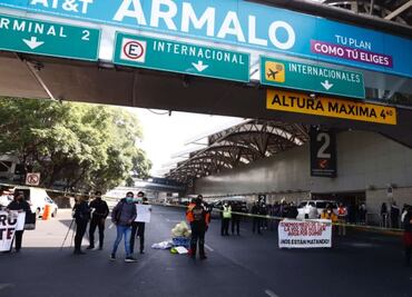 Padres de niños con cáncer bloquean Terminal 1 del AICM; exigen medicamentos