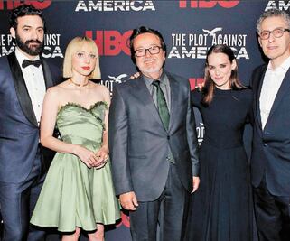 Con serie, Winona busca la reflexión