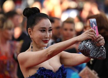 Desafían en Cannes prohibición de selfies