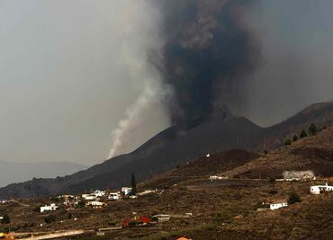 Volcán Cumbre Vieja se estabiliza; desalojados pueden volver a isla de La Palma
