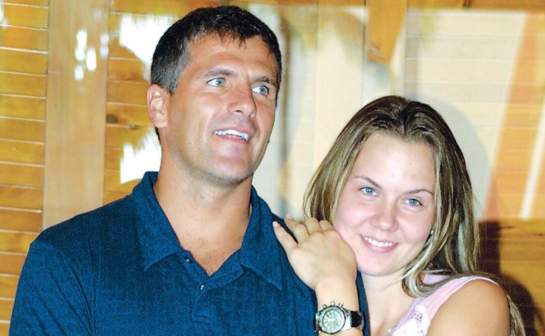 Héctor Soberón y Michelle Vieth se casaron en 2002 tras un noviazgo de dos años, se enamoraron cuando actuaron juntos en la telenovela "Mi pequeña traviesa" en 1997.