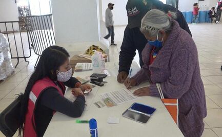 Entregan 10 mil vales a familias afectadas por Covid en Neza