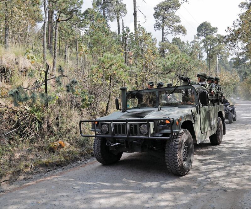 Agentes del Ejército, quienes portaban distintivos de la Guardia Nacional, recorrieron caminos y veredas de terracería de la reserva natural. Foto/JORGE ALVARADO. EL UNIVERSAL